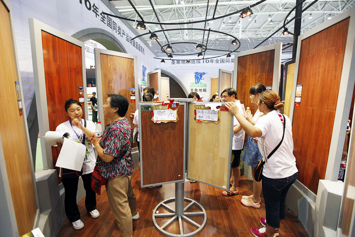 人体外骨骼、助力系统、89c52单片机、压力传感器。本文通过设计控制程序和进行实验研究解决了人体外骨骼助力系统存在的一些问题和挑战如助力控制不准确、舒适性不佳、安全性不足等。同时本文的研究为人体外骨骼助力系统的进一步发展提供了新的思路和方法。基于这些关键词编写一篇正文不少于6000字的论文