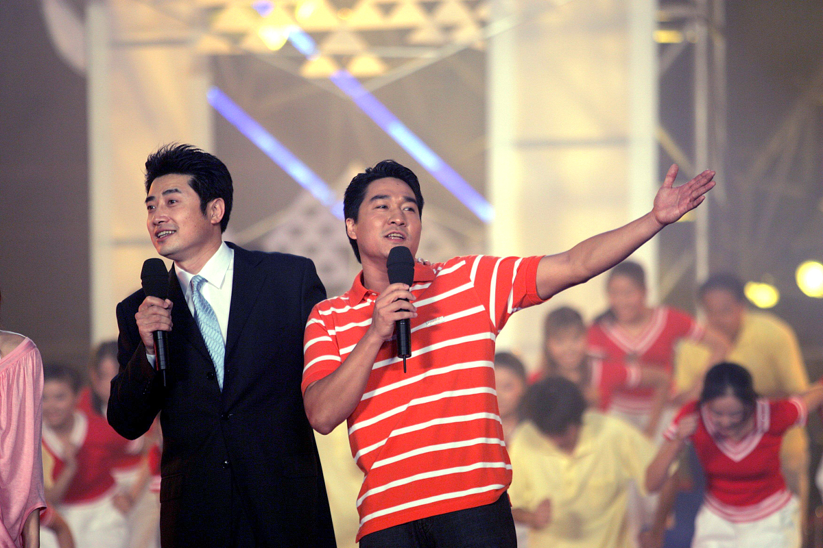 2004年9月7日,"红烛<strong>颂</strong>"庆教师节二十周年,北京广播学院成立五十周年