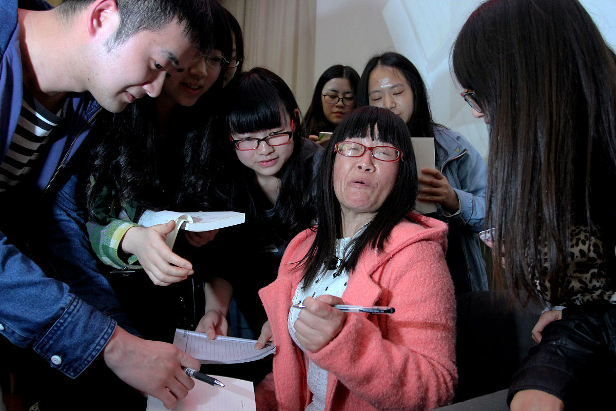 《未选择的路》 - 罗伯特·弗罗斯特的经典诗歌解读与感悟