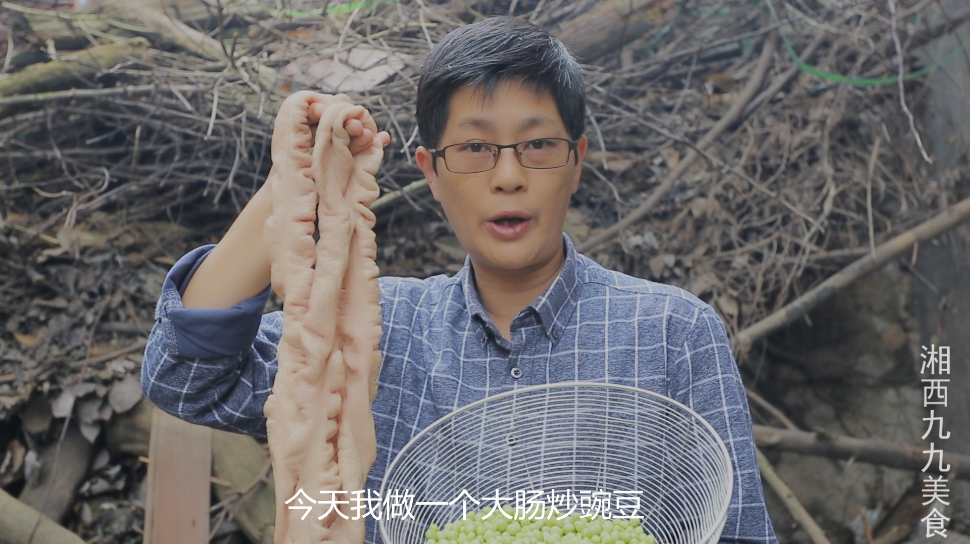 九九大肠炖豌豆,第一次这么吃,豌豆吸肠子香