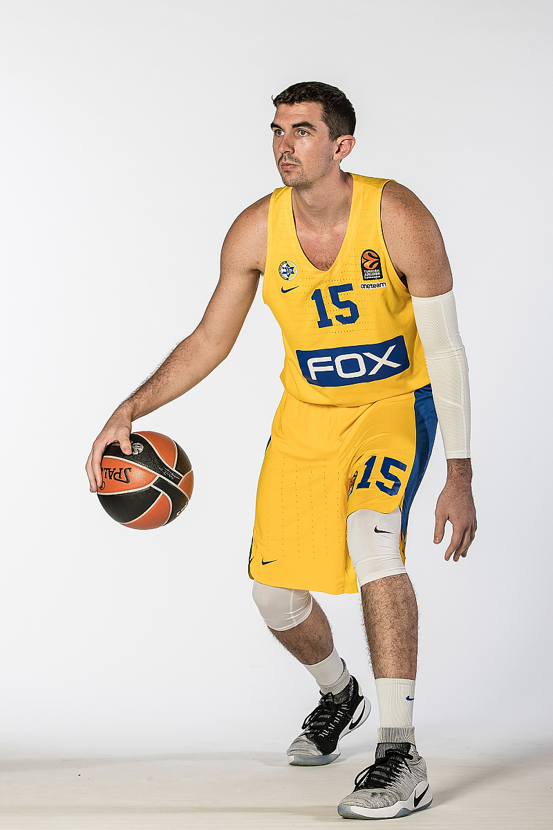 小学体育篮球课程教案：详细讲解基本规则和技能