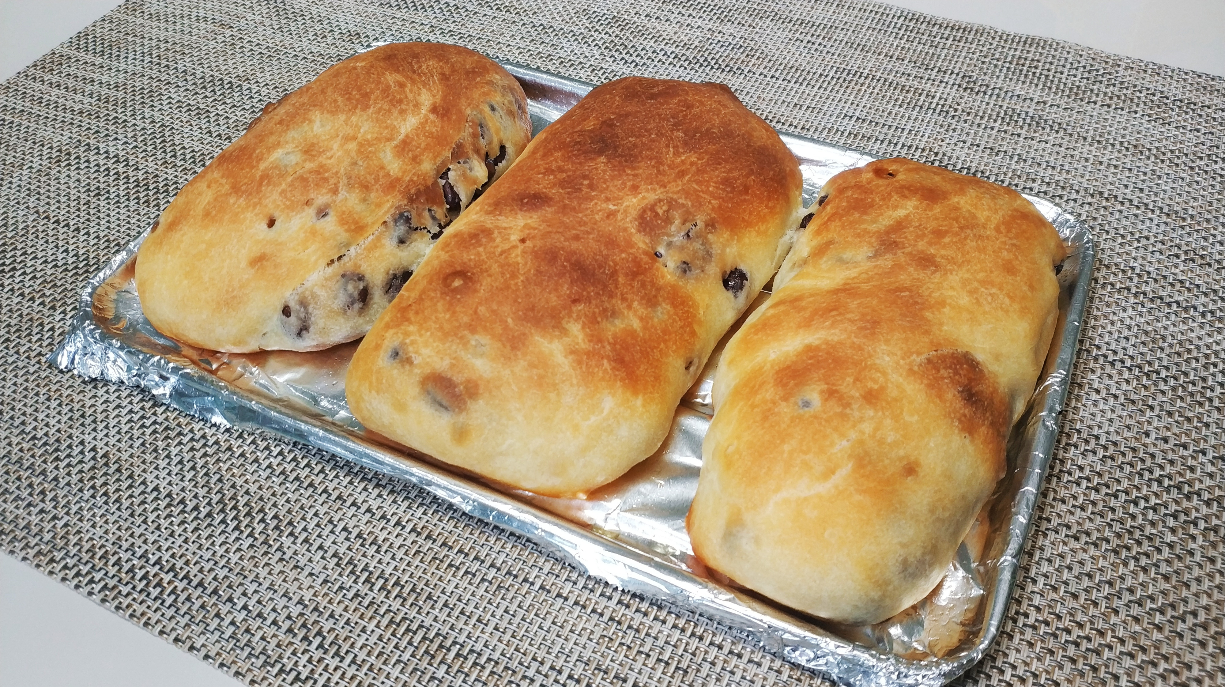 红豆面包不用去外面买了,搅一搅,卷一卷,自己做比外面还好吃