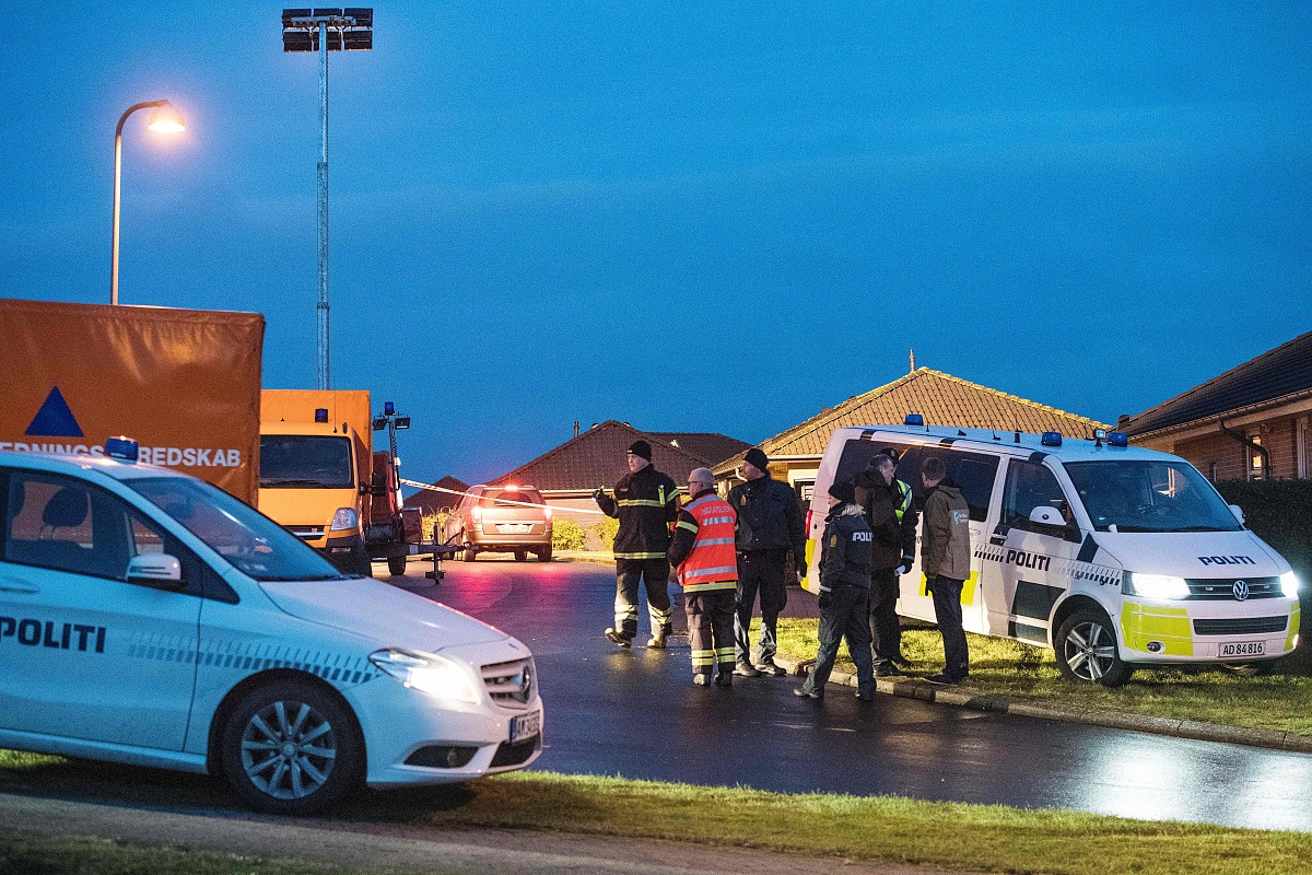 当地时间2017年1月9日,丹麦乌尔斯楚普,警方在一所房屋内发现2名成人