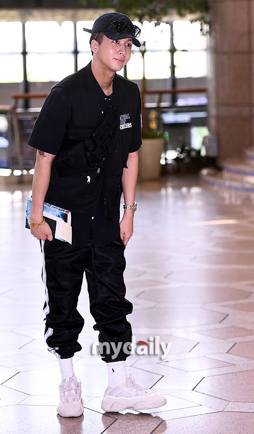 Yeezy 真假鉴别：8个细节教你辨别真假