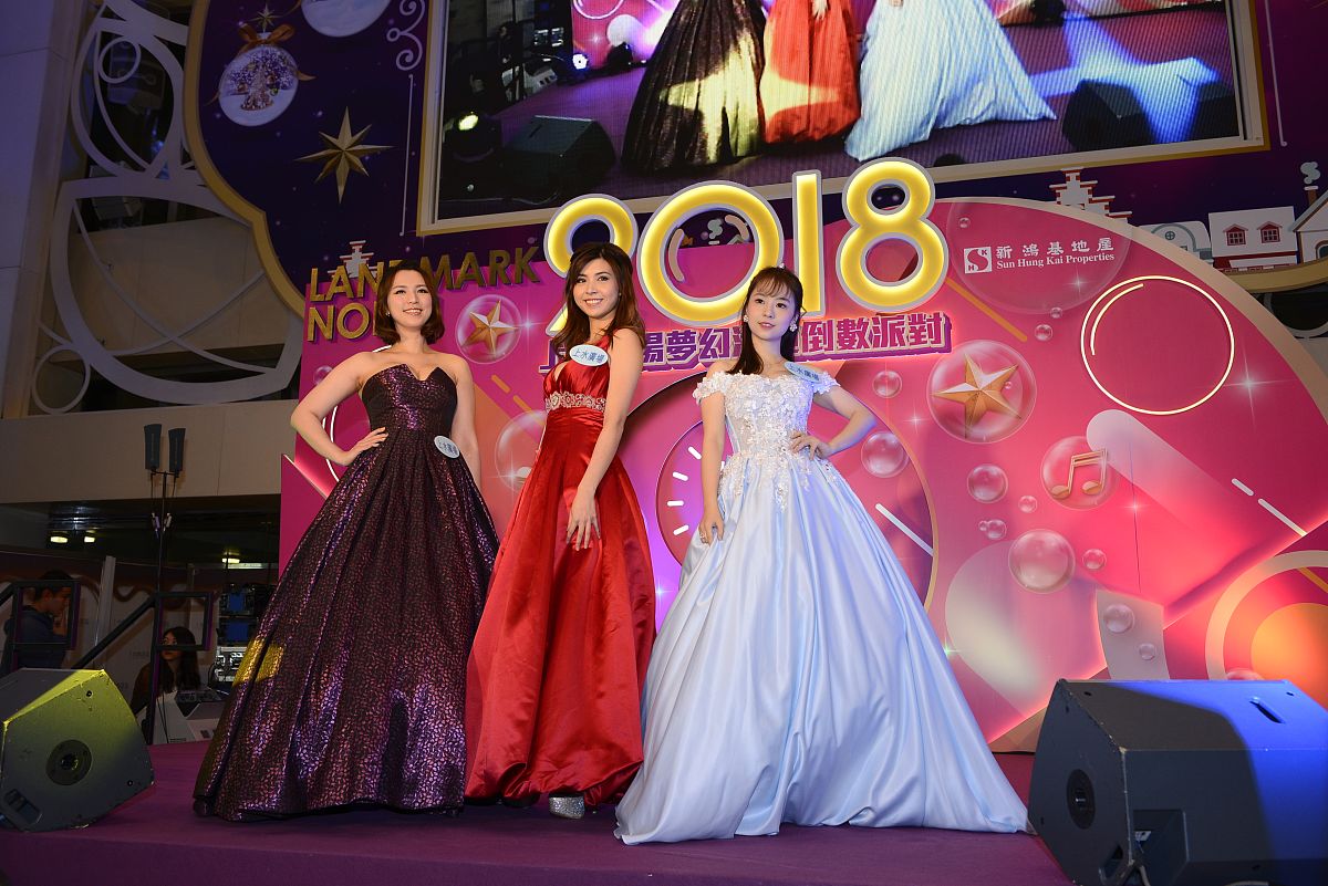 2017年12月31日,香港,明星在上水广场出席新年倒数活动.