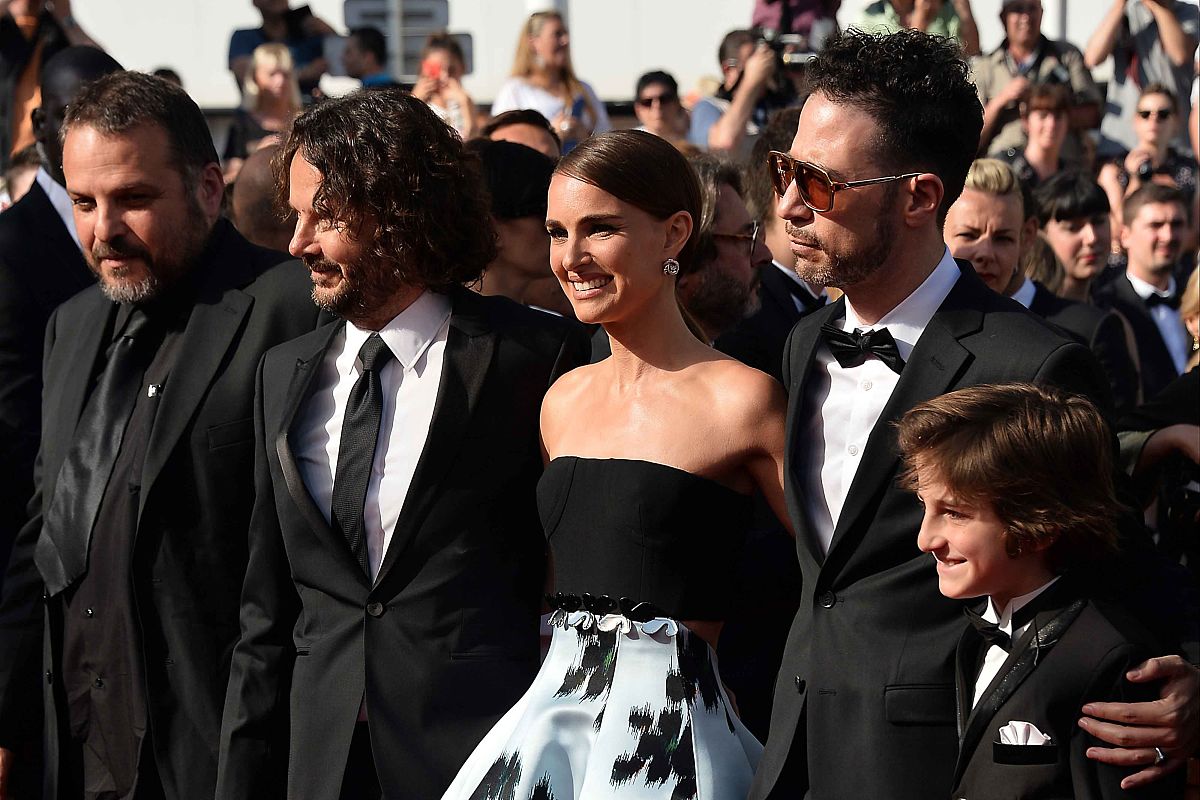 编写一个500字的情侣浪漫的睡前故事