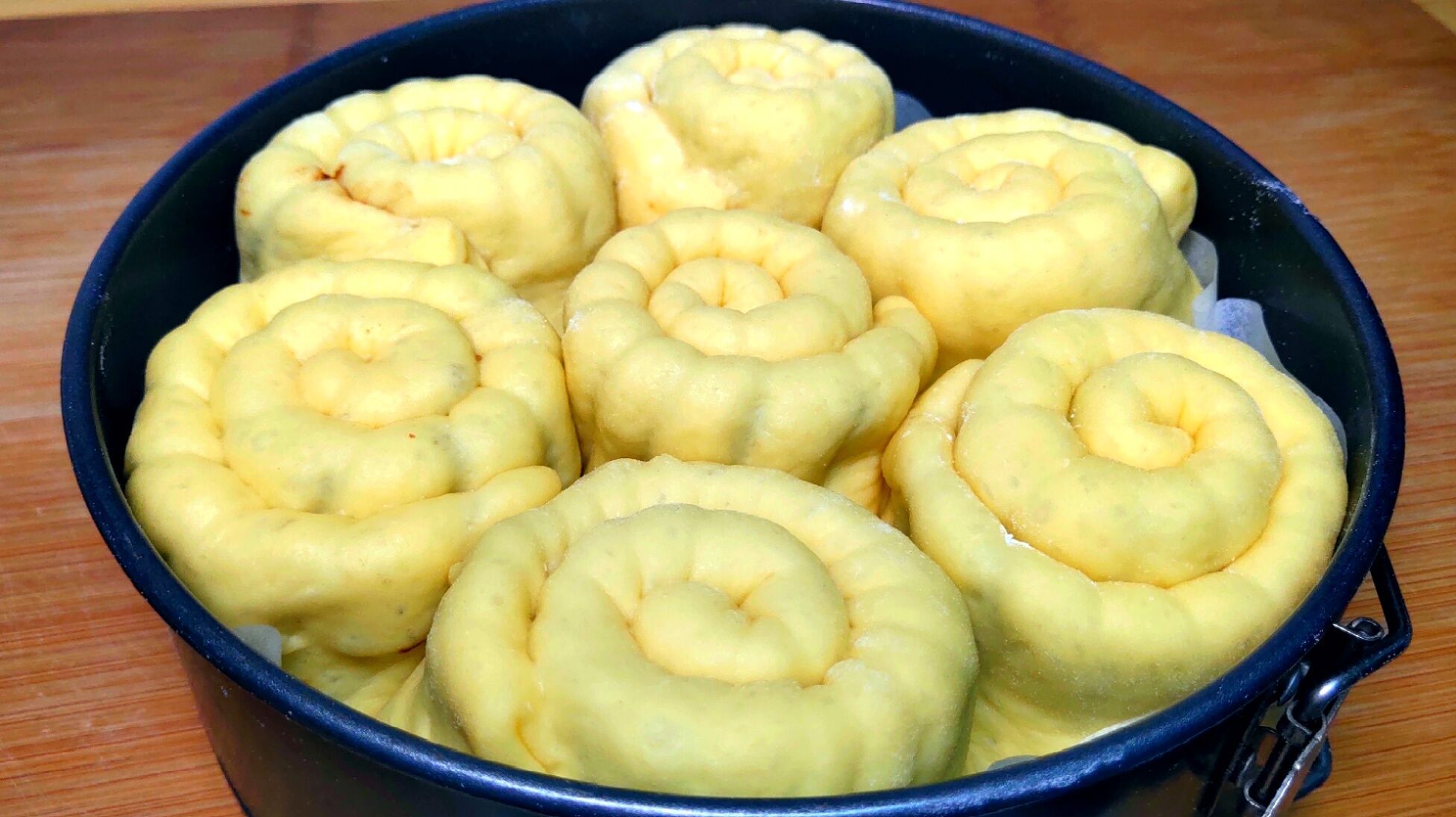 面包这样做才好吃,加一个玉米,不用烤不用烙,出锅全家抢着吃