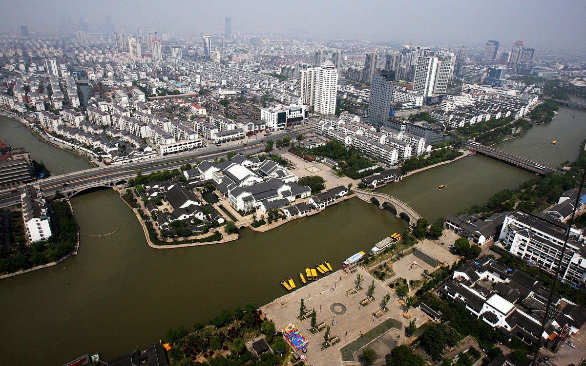 2010年05月02日,江苏省苏州市,大运河苏州的航拍照片.流经古城区的大