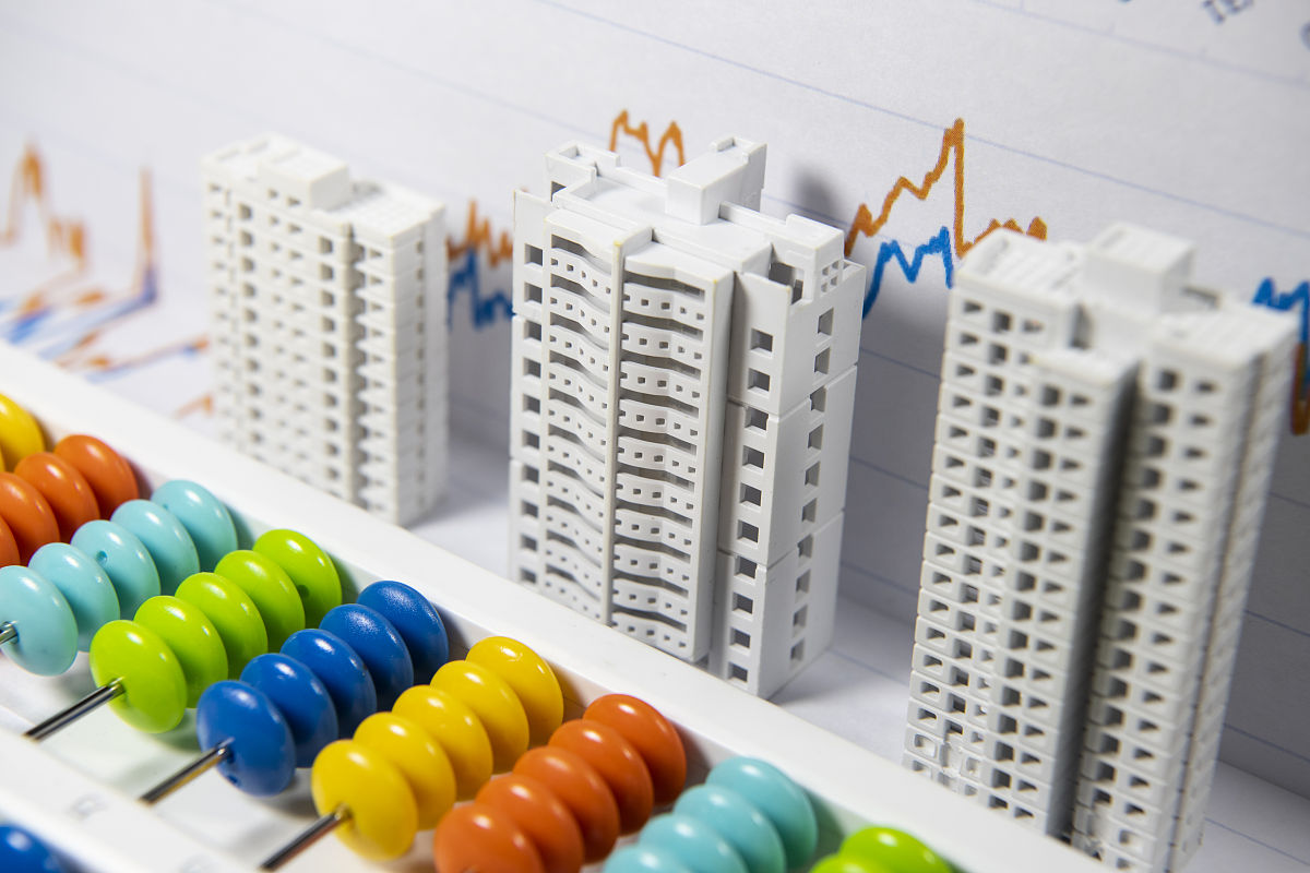 购买的农贸市场的商铺交易费要交物业费要交吗