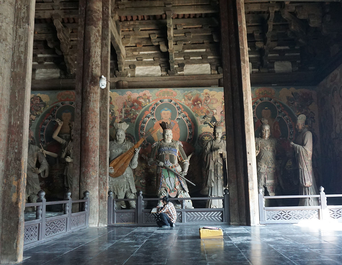 2019年9月30日,山西大同,辽代建筑华严寺.寺庙建筑粗狂.辽代雕塑庄严,