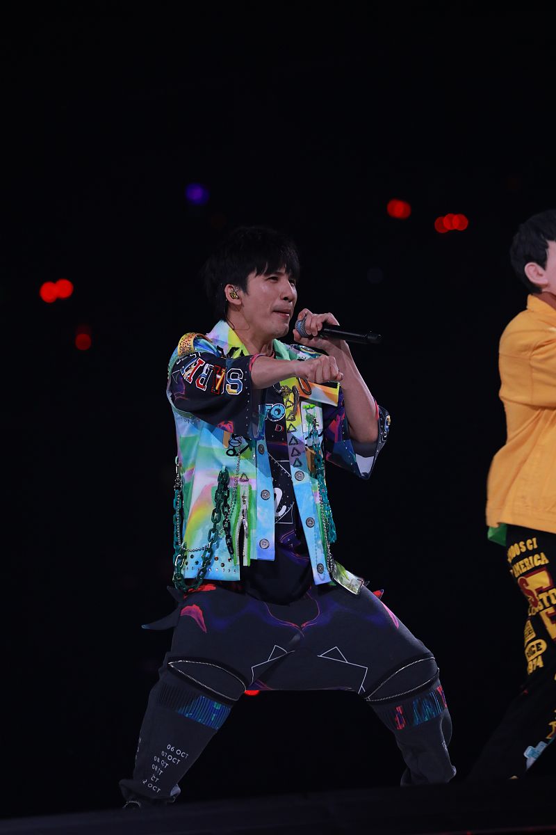 抖音最热门视频类型：搞笑、舞蹈、美妆、动物、才艺、旅行美食