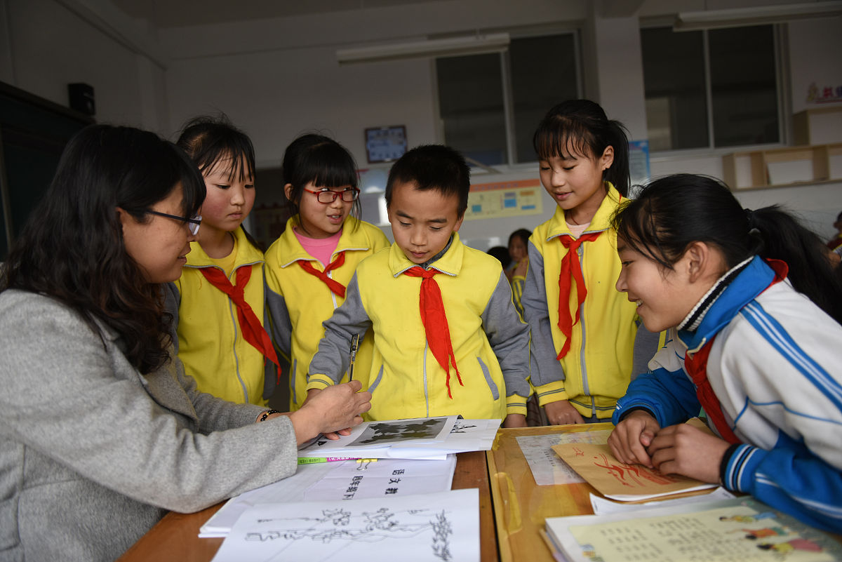 学校诚信超市宣传材料尊敬的师生们：为了营造诚实守信的校园文化提高学生的诚信意识和素质学校特别开设了诚信超市旨在让学生从小事做起从小处入手培养诚信意识和行为习惯。诚信超市是一个以信用为基础的消费场所它不仅提供各种商品和服务更重要的是它要求每一个顾客在购物前必须拥有足够的诚信保证自己的行为不会损害到他人的权益。在诚信超市我们提供如下服务：1 积分兑换：顾客在购物时可以使用积分进行兑换这需要顾客提供真实