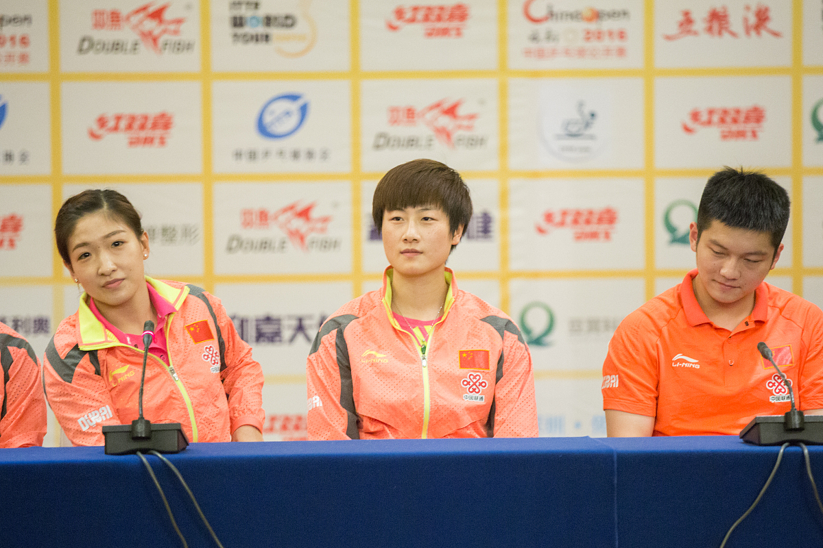 亚运乒乓球裁判惊现医务工作者！网友：周翎，你是怎么做到的？