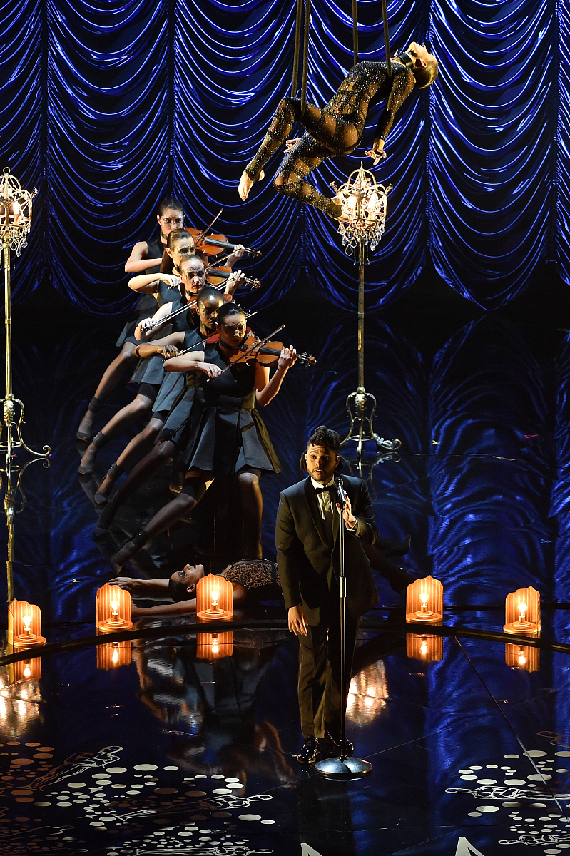 法国音乐剧《小王子》中地理学家舞台服装色彩分析