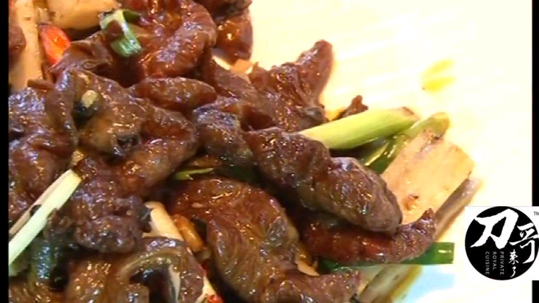 小煎是川菜的特色烹饪技法.肥肠可以这样吃?脆香、麻辣刀哥教你做