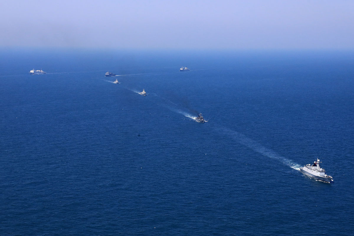 我想写一个中国围岛演习后台海周边国家军事动向及世界主要国家反应