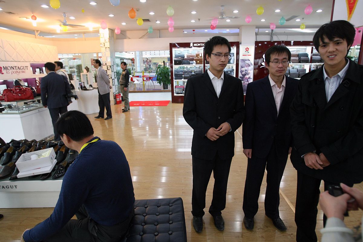 万达广场大明宫店销售管理实习：从实习生视角解析销售管理工作