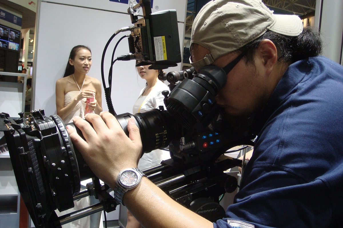 帮我把下面的话翻译成日语：现在画面上显示的内容和截图里的还是不一样