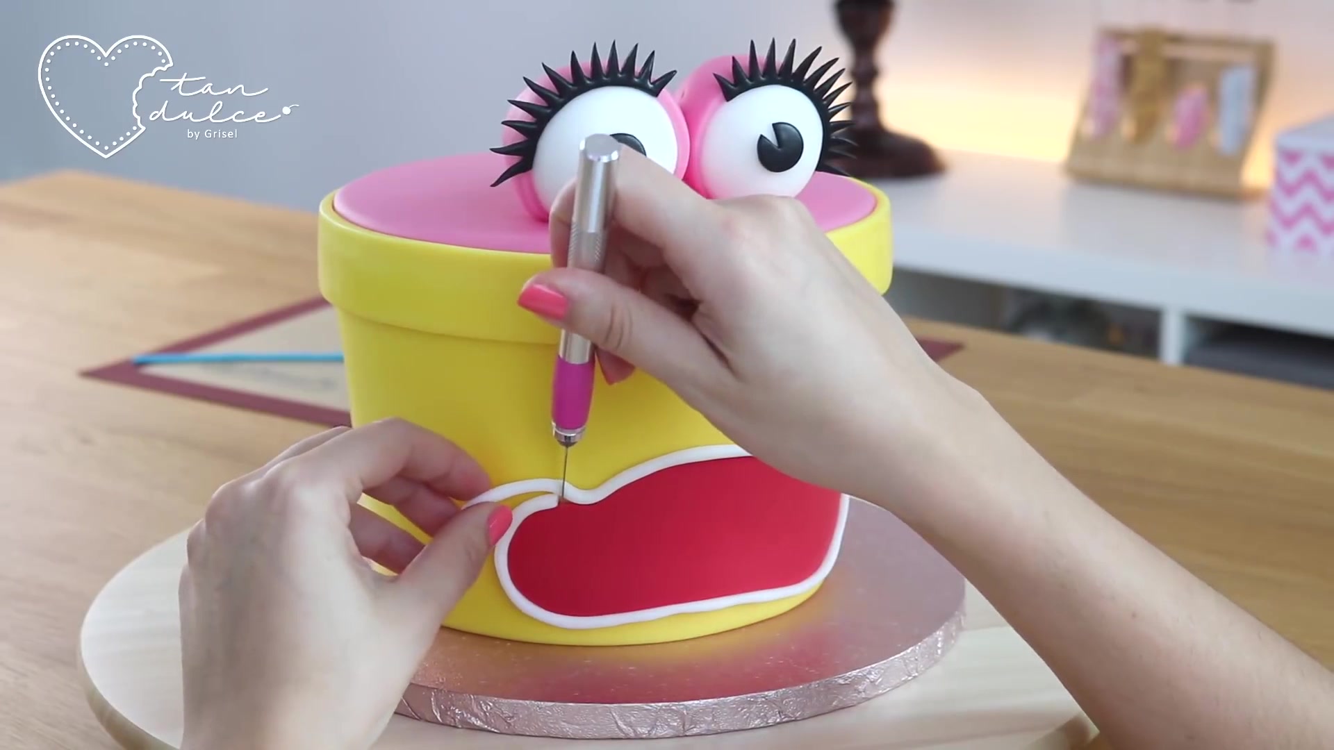 呆萌卡通翻糖蛋糕的制作教程,这个技术我打满分!