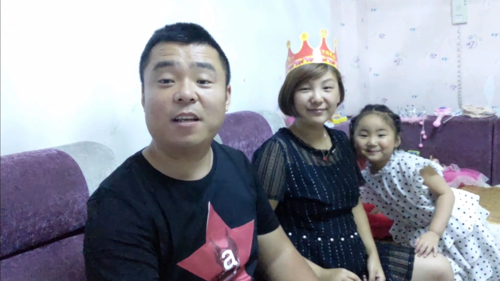 老婆今天过生日,给老婆买个蛋糕,祝老婆生日快乐!