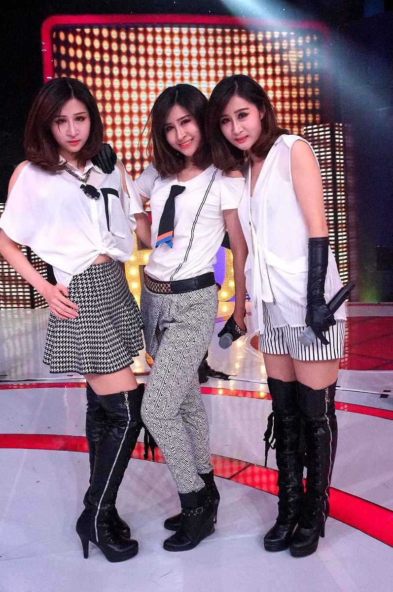 2015年03月08日讯,浙江省杭州市,近日,三胞胎组合录制妇女节节目.三胞