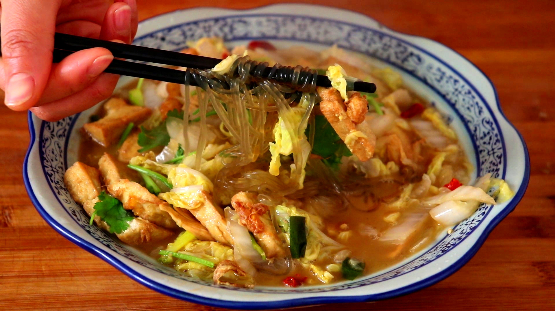 教你白菜炖豆腐好吃做法,上桌连汤汁都不剩,饭店大厨都这样做