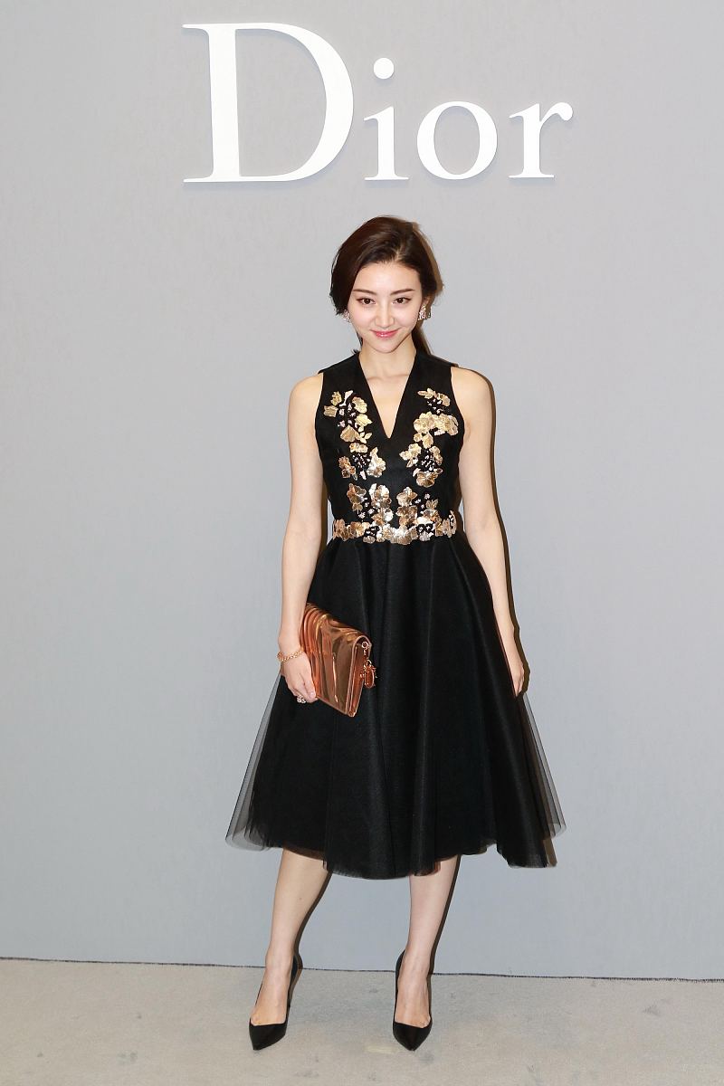 帮mandy用英文给Christian Langstrand写一份信。简单问候再告知他有个好消息。秋季大促店铺商品均半折优惠。更新了一批新产品包括秋季连衣裙流行包包礼服等。均是现货数量有限先到先得。活动时间为2025-08-15到8月17日。店铺链接为http：wwwaliexpresscomstore1821815。还有三款精选手机包完美搭配连衣裙