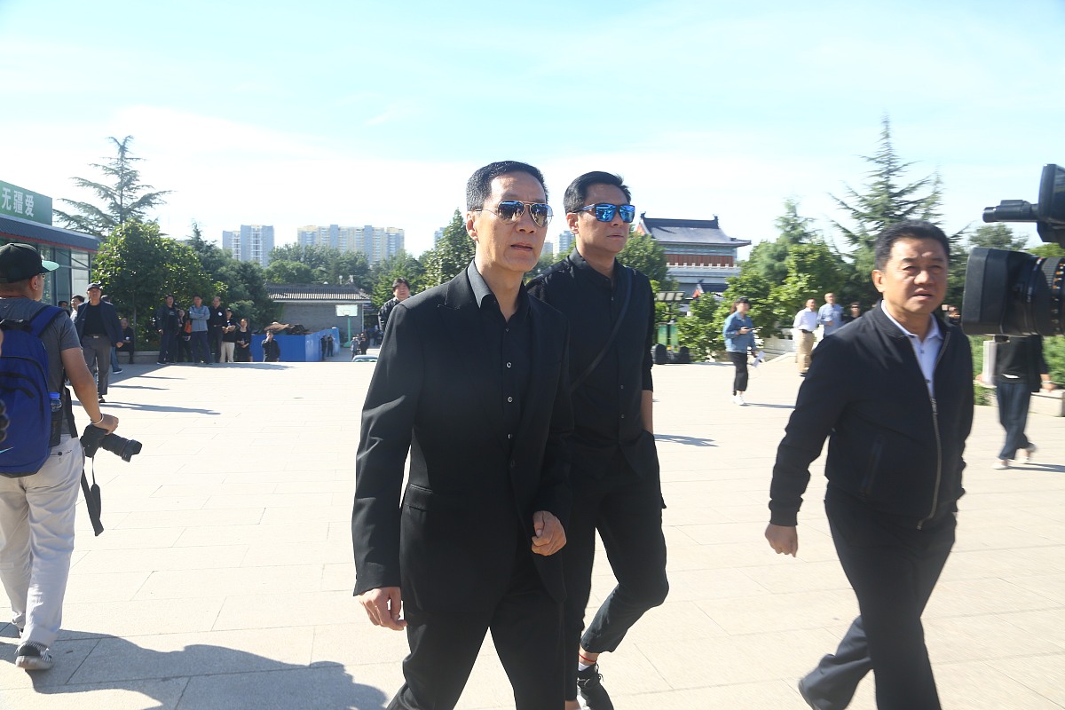 B站UP主有山先生：独具匠心的创作风格和深刻的社会思考