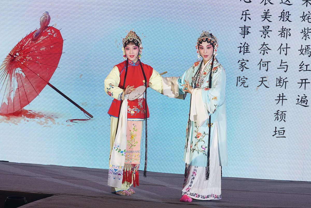 2018年1月22日,上海,青年昆剧表演艺术家上台献唱.***_***青年昆剧表