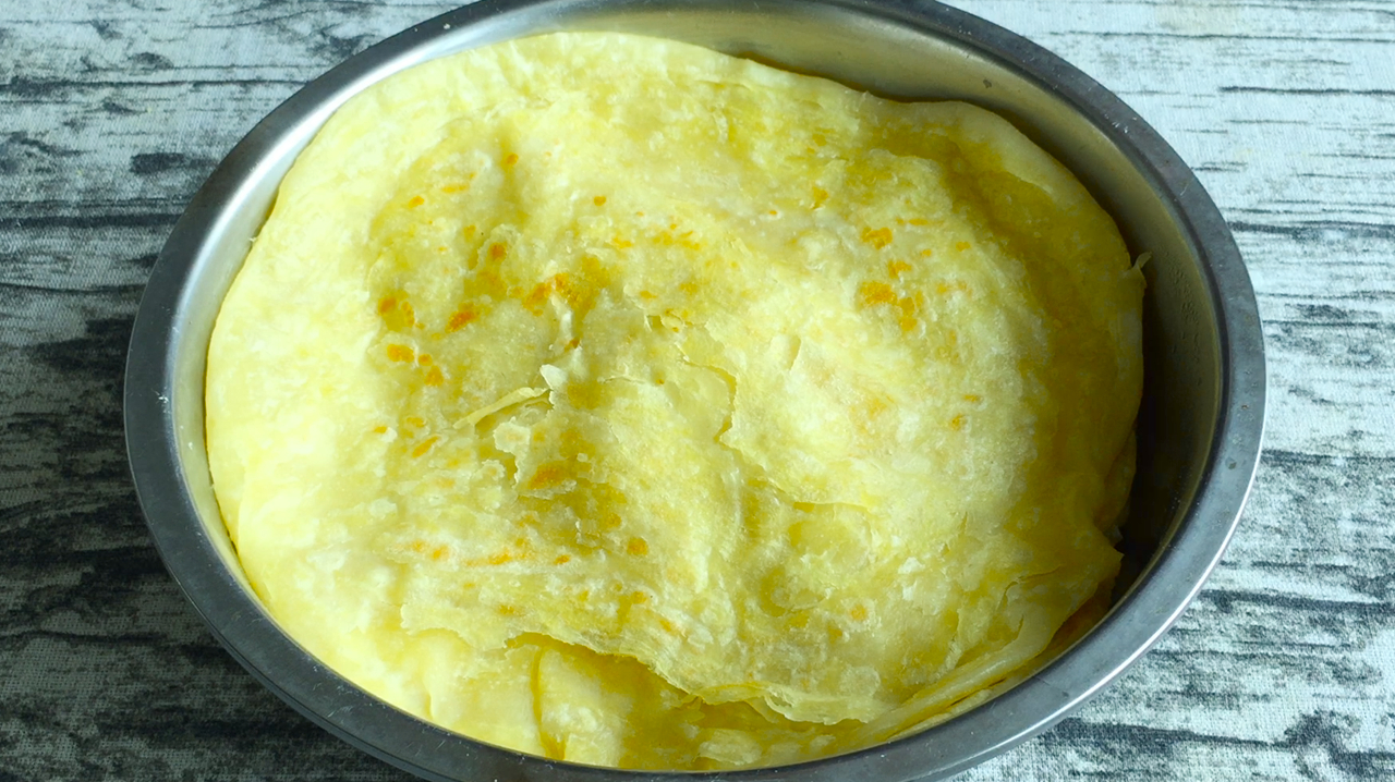 面粉别蒸馒头了,教你烙家常饼,掌握3个小技巧,又柔又软又多层