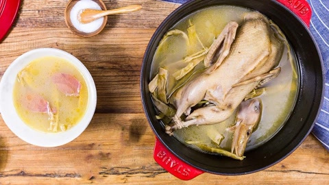 美食台 笋干老鸭煲,食补爱好者别错过!