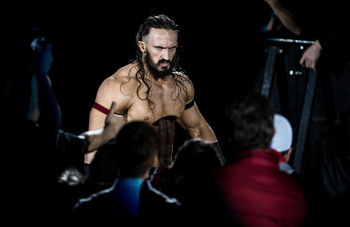 WWE 1539: Austin Theory 险胜 Mustafa Ali，这场比赛太搞笑了！