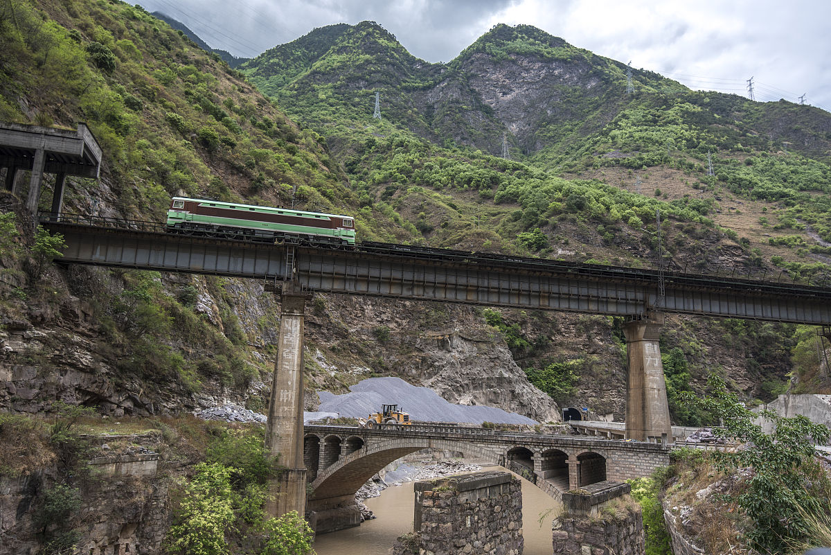 国内首条齿轨铁路——都江堰至四姑娘山之间简称都四线路浅谈