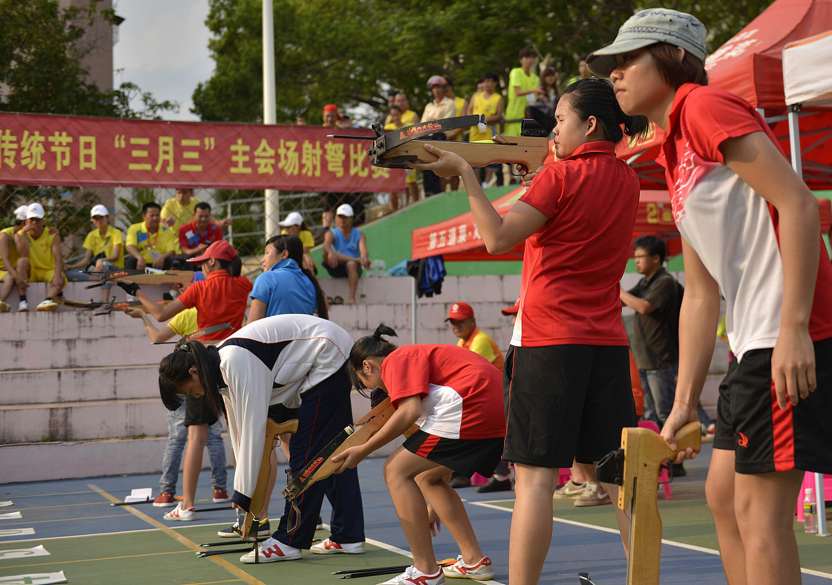 lIm sorry could you please provide more context or information for me to better understand your request用中文回答抱歉请您提供更多的上下文或信息以便我更好地理解您的请求。你现在是一个男初中生上周才参加了4×400米接力跑但是输了。请用小学生的文笔来写个《运动因挑战而精彩》的作文不少于600字要有心