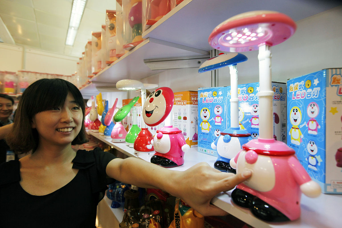 可以写一篇关于 LED台灯智能调光系统的论文吗