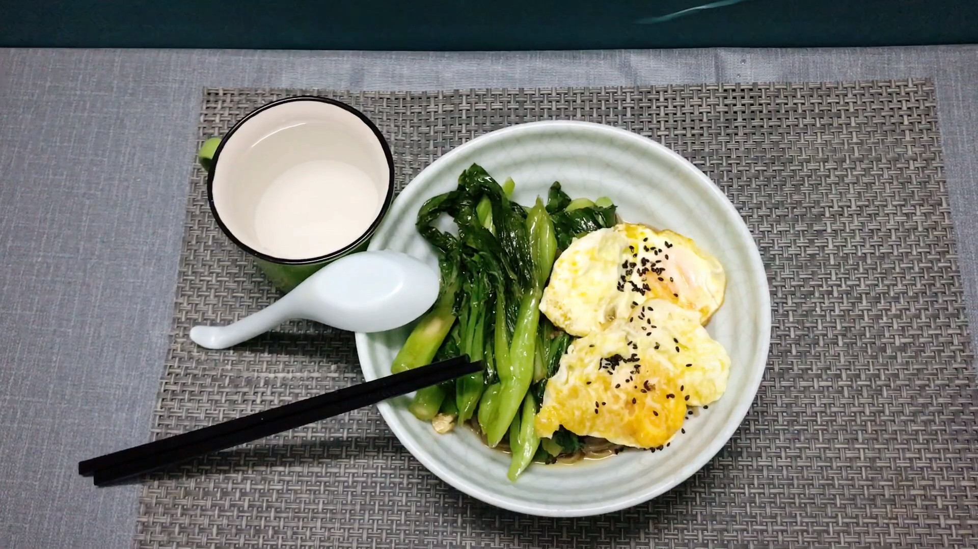 家常菜:就是一碗简单的青菜鸡蛋面,也要用心做,面是荞麦面