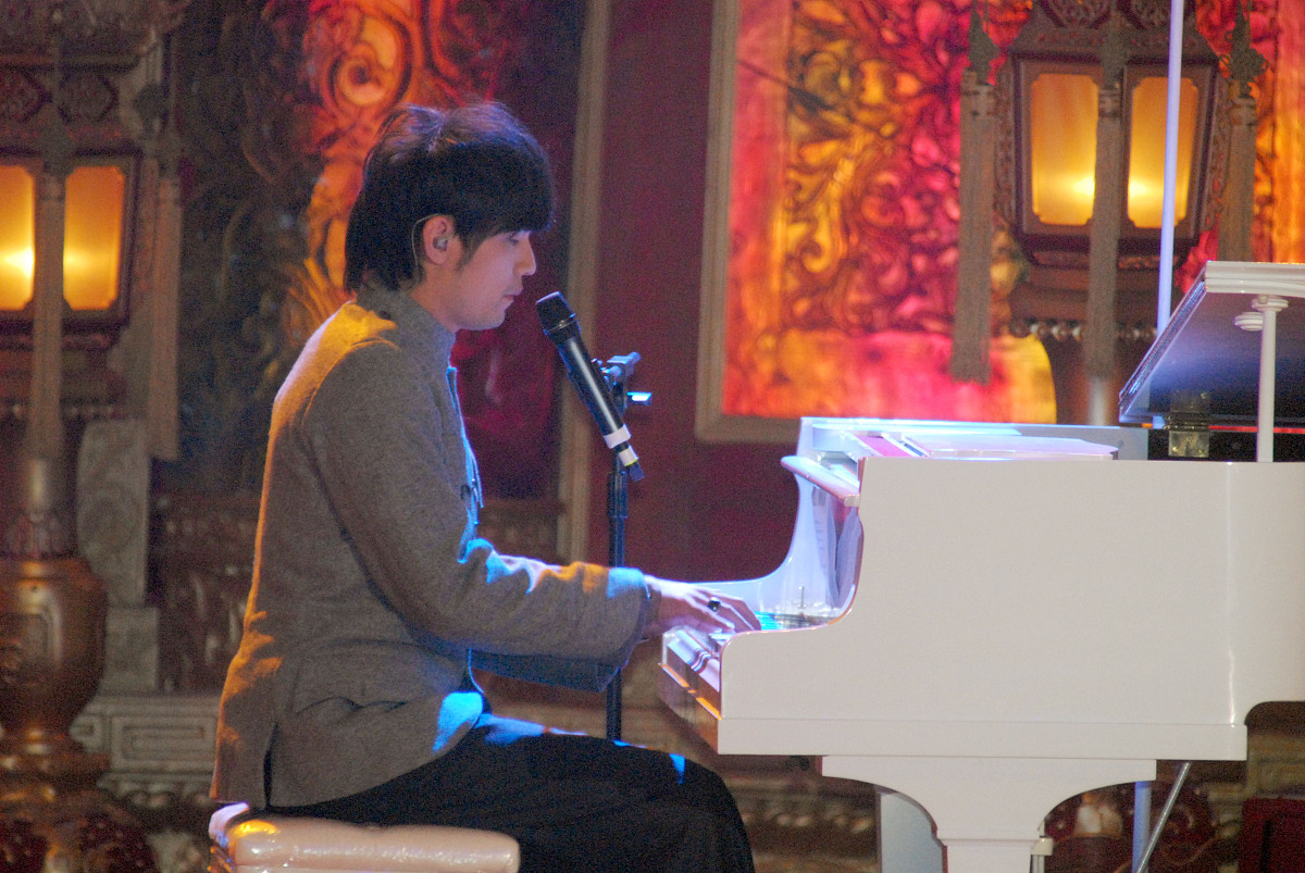 请分析下周杰伦的歌曲菊花台的音乐性