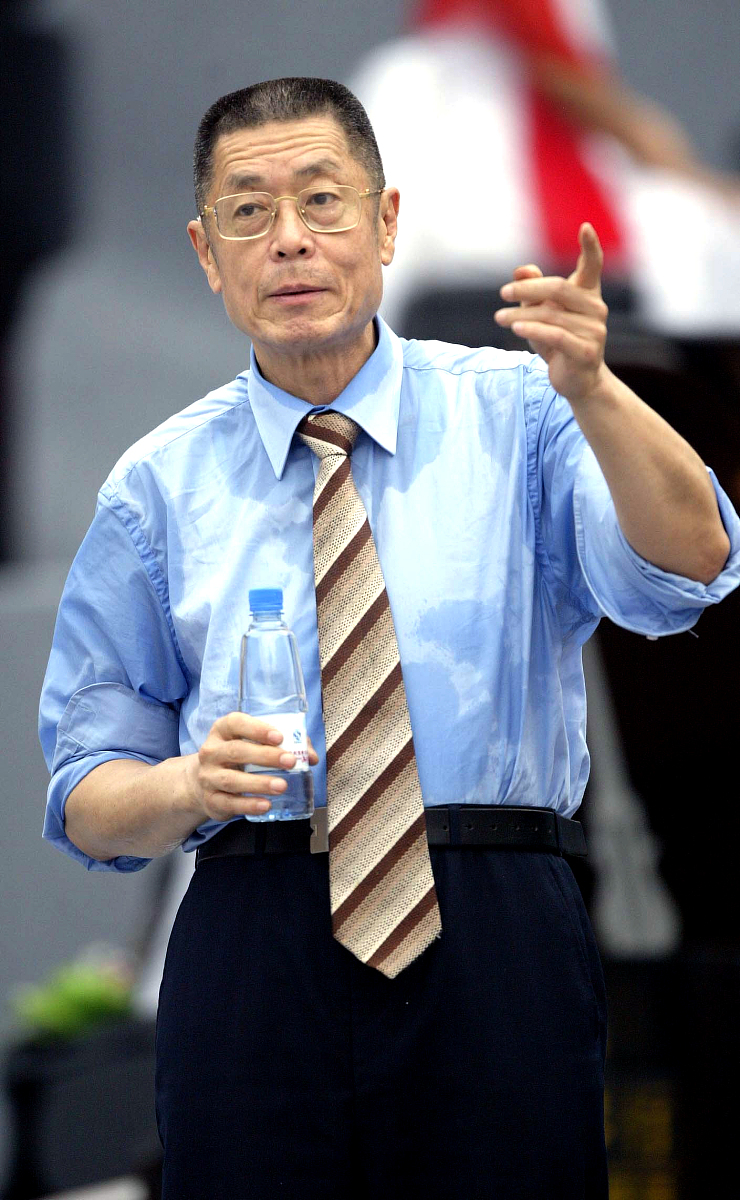 2005年8月29日,沈阳制博会开幕式晚会上,301位钢琴手用301架钢琴在著