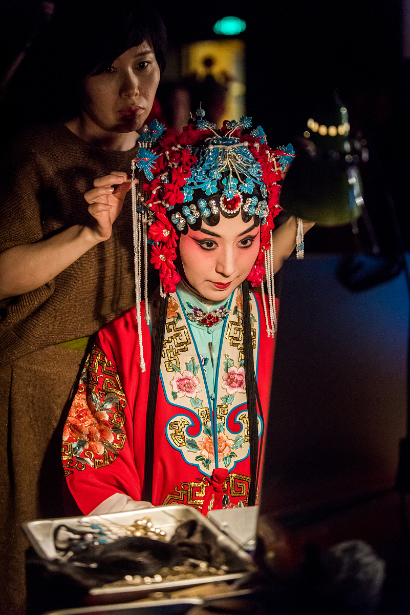 2016年10月27日,上海,京剧《宇宙锋》台前幕后花絮.***_***2016年10月