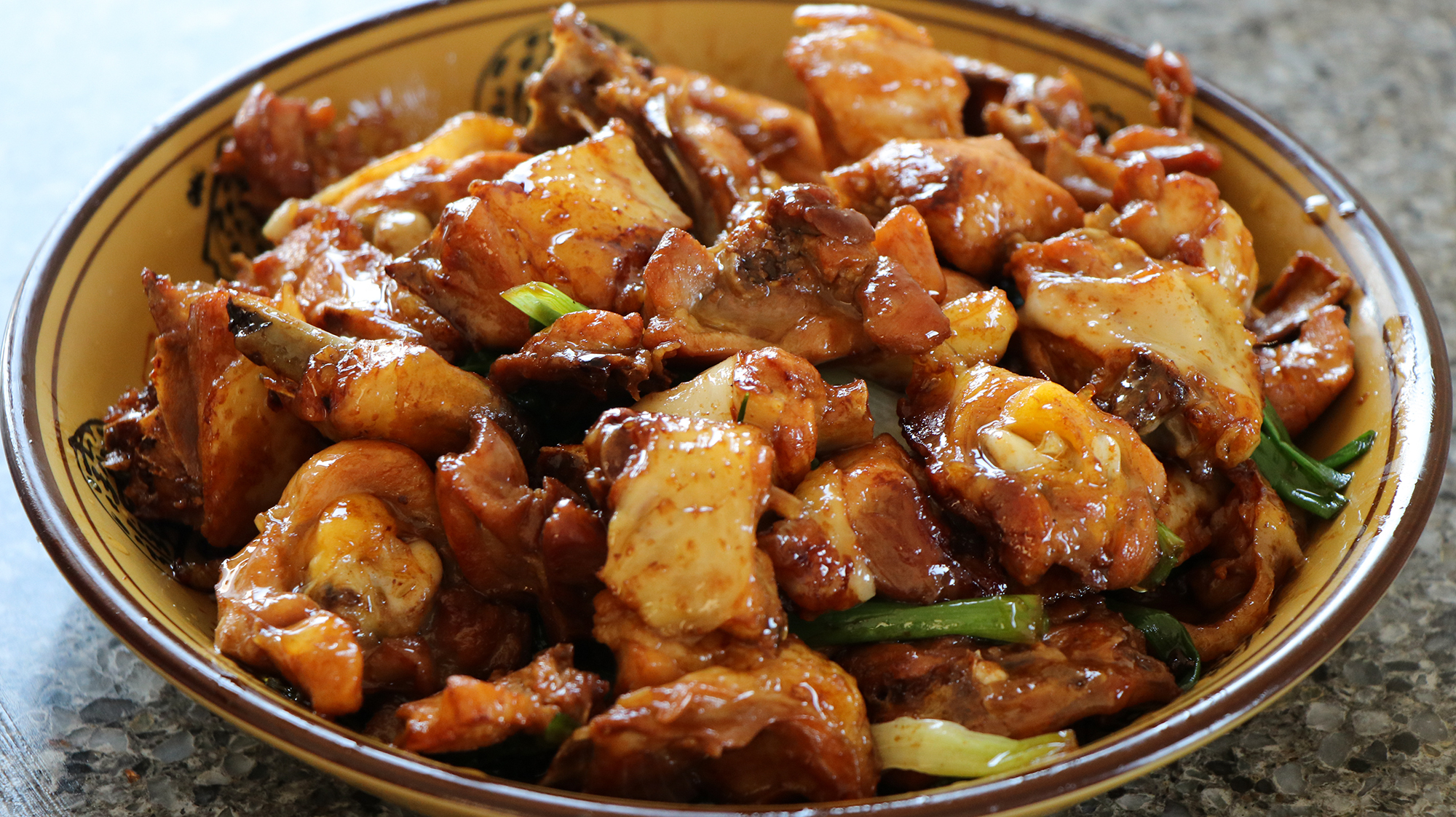 广东人都爱吃的姜葱鸡做法,肉鲜味美,豉香味浓,天天吃不腻