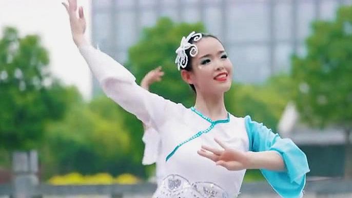 中国舞民族舞,这是我看过最养眼的一版,真是太美了!