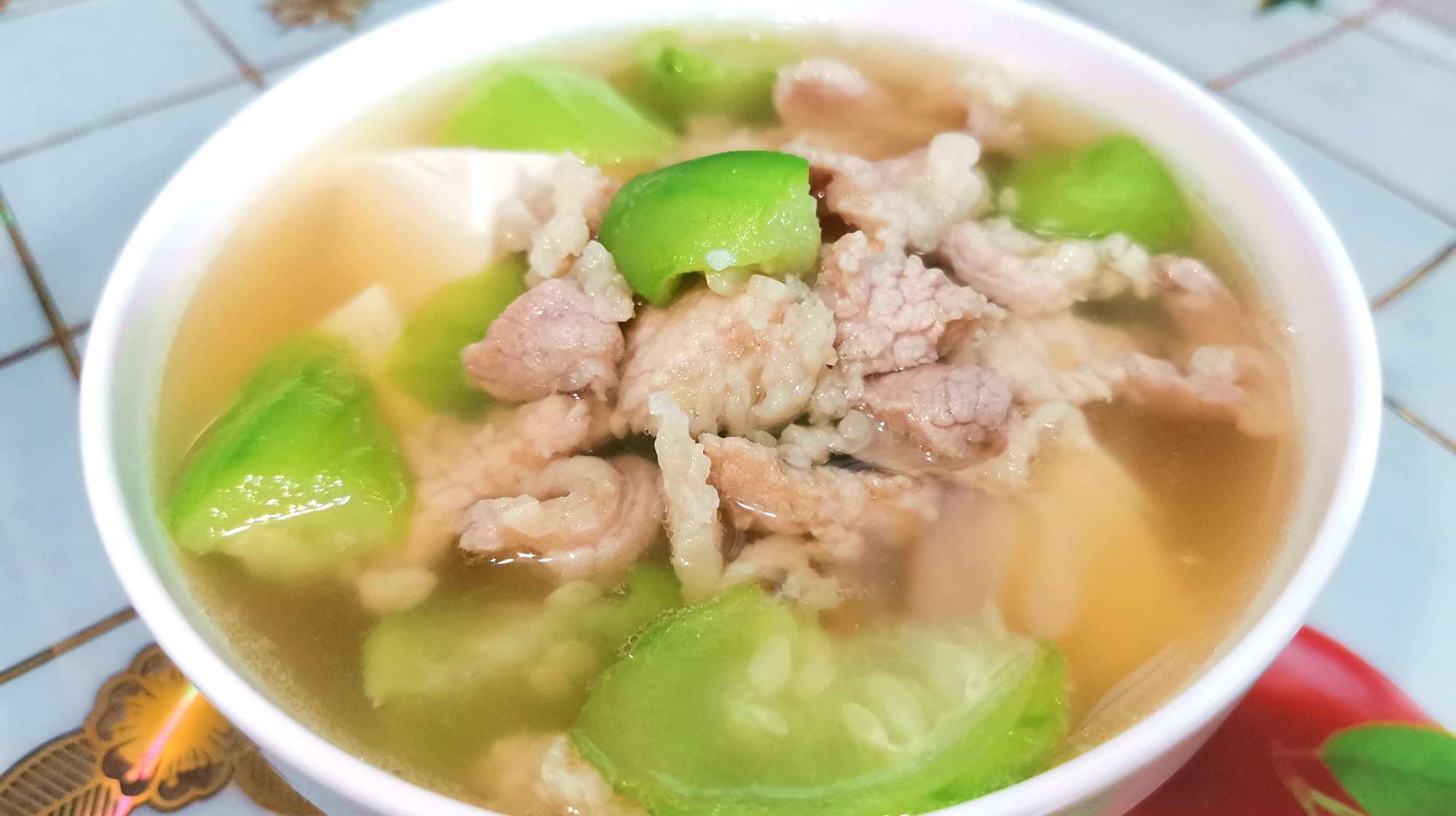 这样做出来的丝瓜豆腐汤真好喝,味道鲜香浓郁,比大鱼大肉还好吃