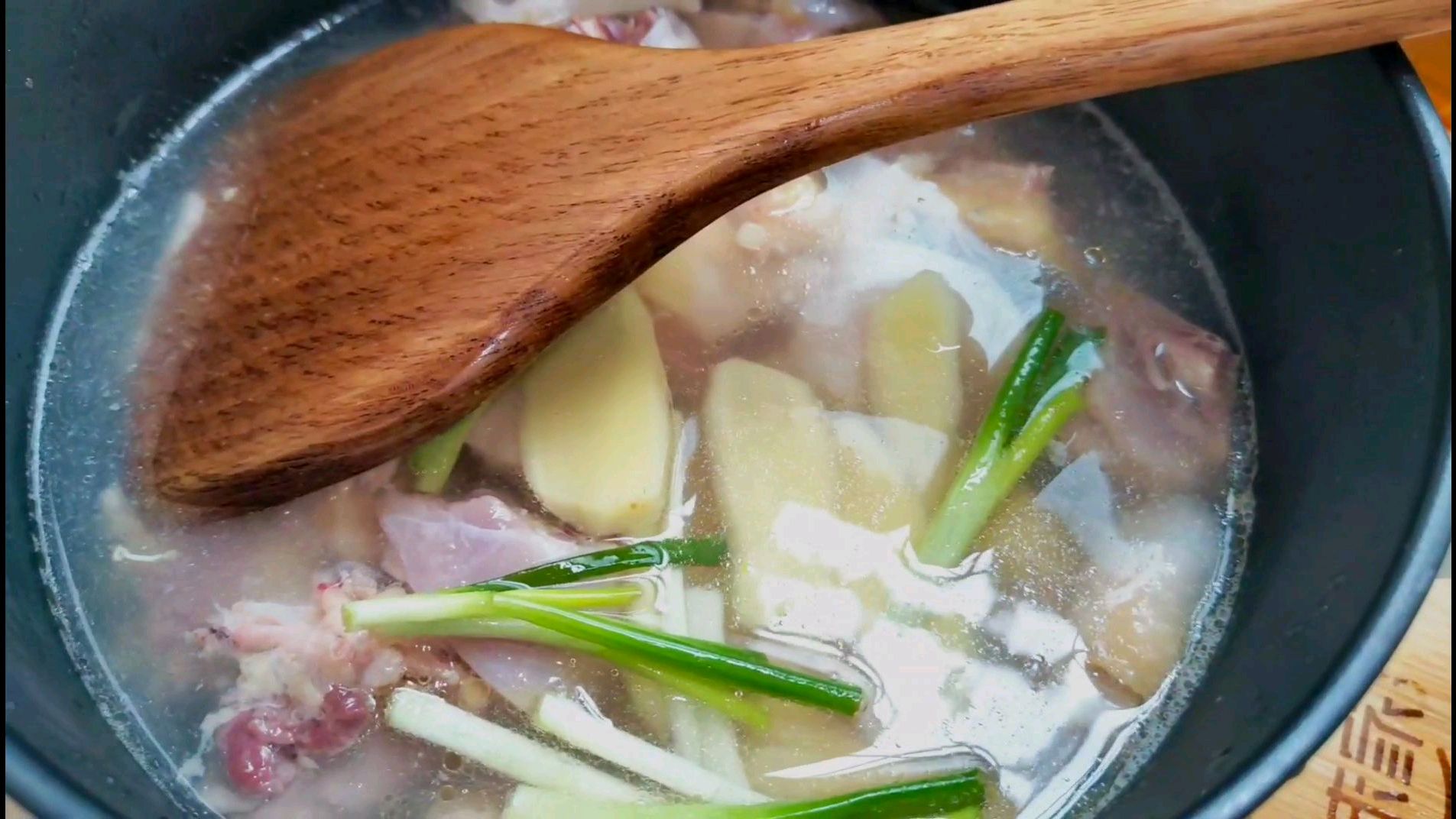 冬天暖心鸡汤,素煮鸡肉的简单做法,清淡不失其味道