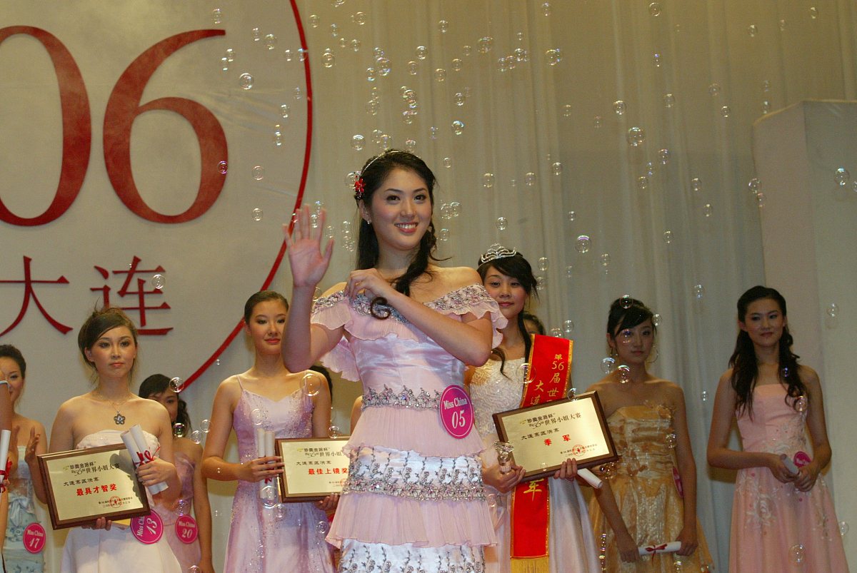 2006年7月23日,世界小姐大赛大连赛区前三名决出.大连轻工学院学生孙