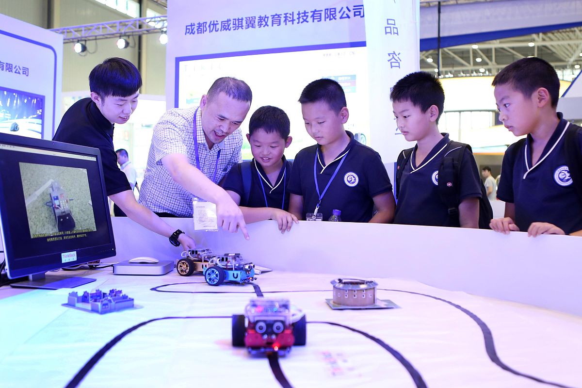 息县人工智能学校无人机应用：优势、招生要求及未来趋势