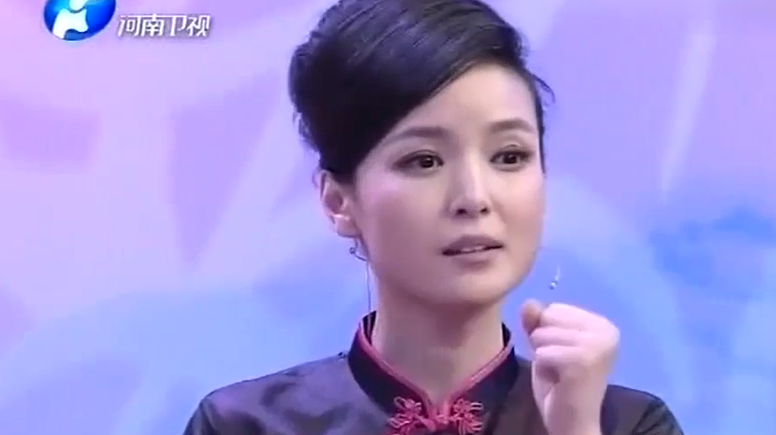 不是很大的鸡血石值300万?大叔一下抱来了3大盒,专家的面色变了