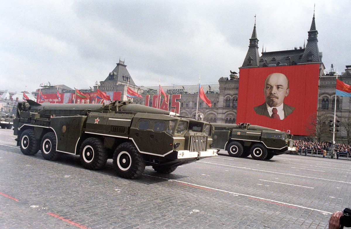 1985年5月9日,苏联纪念卫国战争胜利40周年阅兵式.***_***Москв