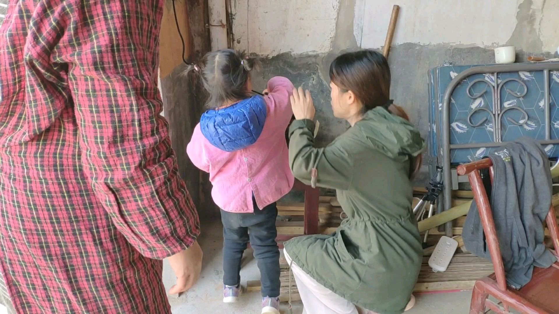 一一奶奶做筒子骨炖萝卜干贝,鸭肚炒酸辣椒好口味