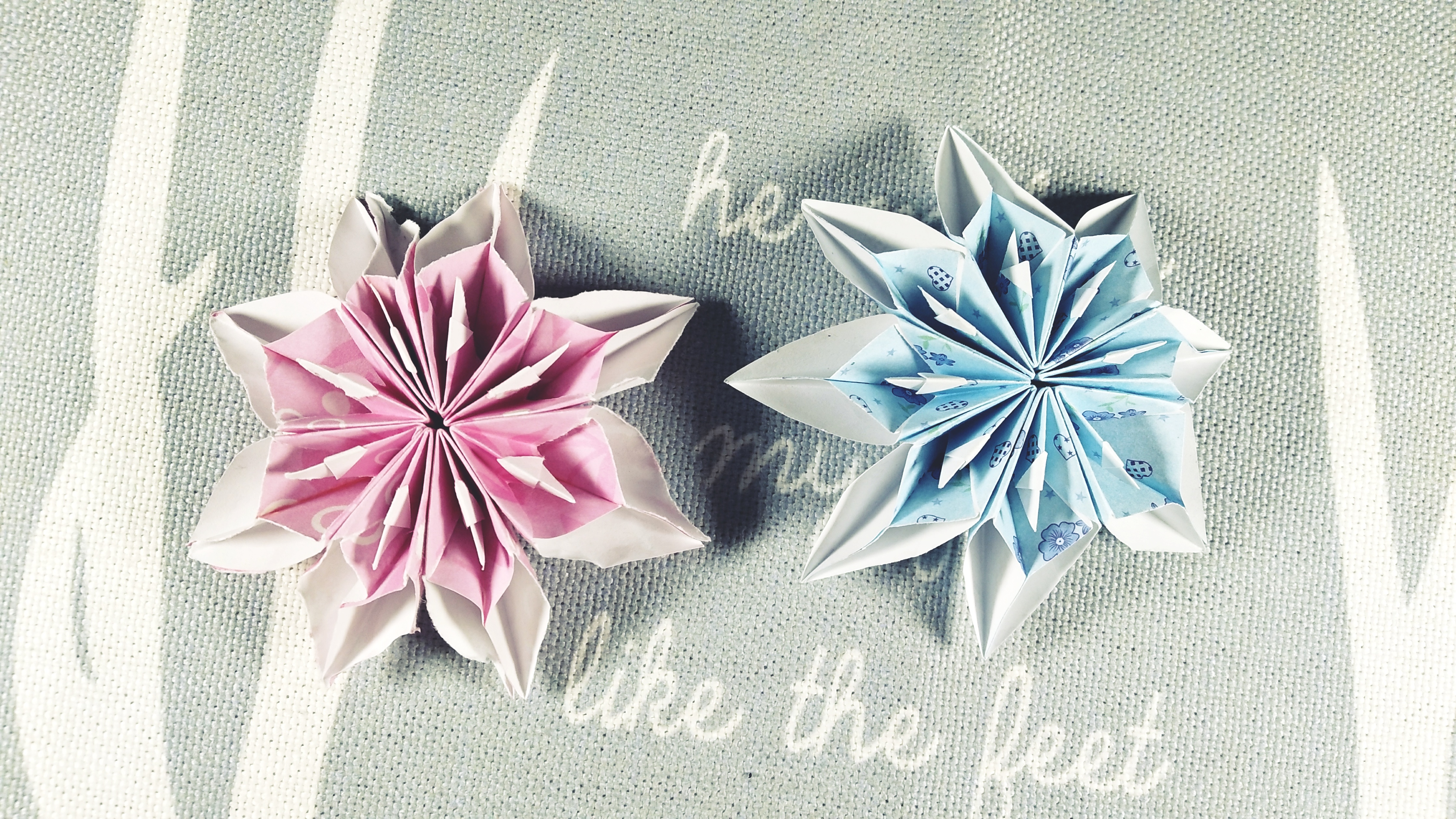 手工折纸教程,简单好看的装饰花折纸,很赏心悦目哦