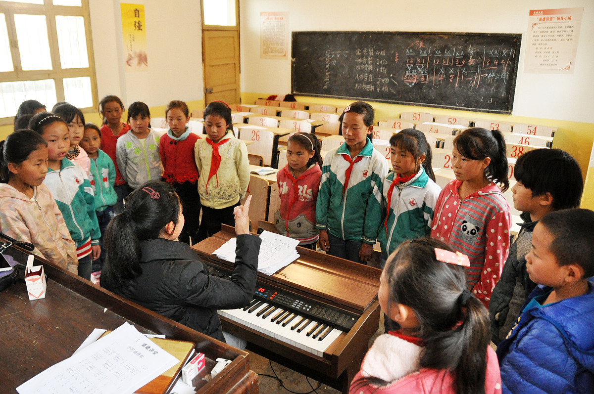 请围绕小学音乐高段歌唱课堂教学存在的问题展开创作